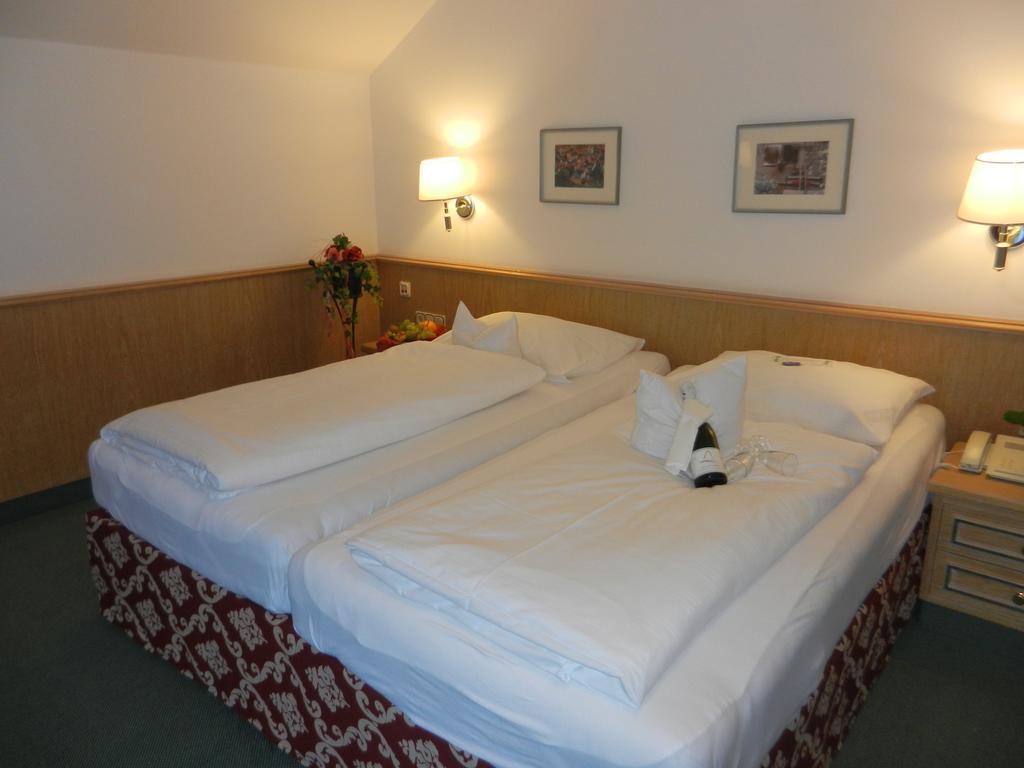 Hotel Am Kofel - Gesundheitszentrum โอเบอร์อัมเมอร์เกา ห้อง รูปภาพ