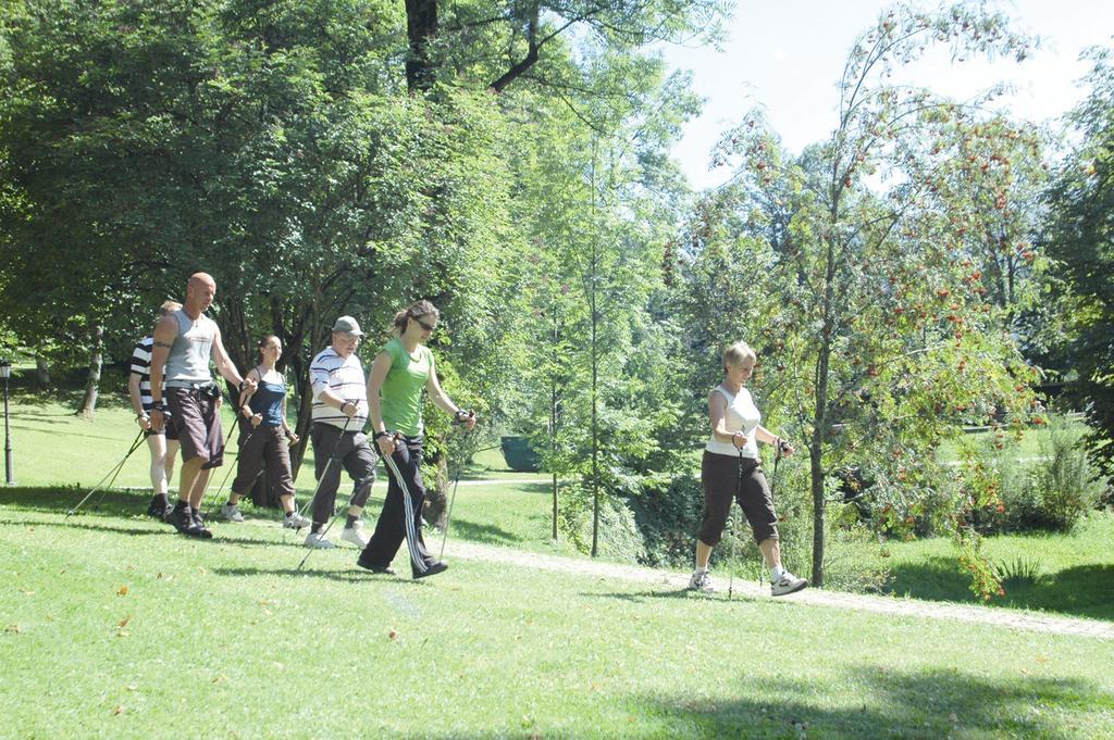 Hotel Am Kofel - Gesundheitszentrum โอเบอร์อัมเมอร์เกา ภายนอก รูปภาพ